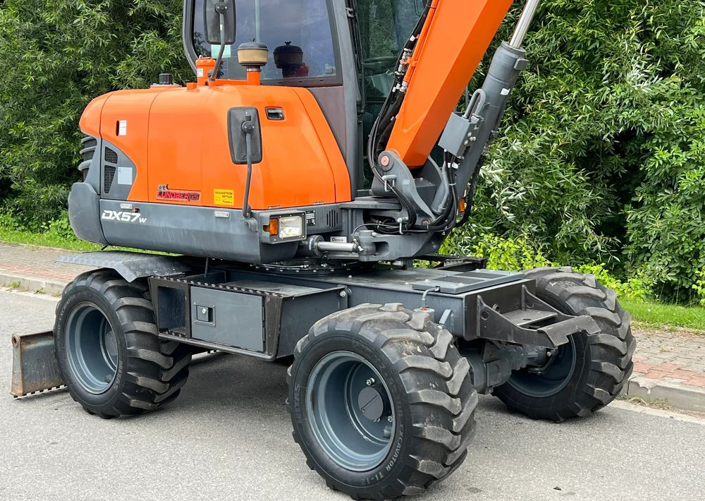 Doosan DOOSAN DX57W *ROTOTILT* 2200 Motogodzin * Jak Nowa * Sprowadzona * Stan Perfekcyjny - Excavator pe roţi: Foto 5 Doosan DOOSAN DX57W *ROTOTILT* 2200 Motogodzin * Jak Nowa * Sprowadzona * Stan Perfekcyjny - Excavator pe roţi: Foto 5