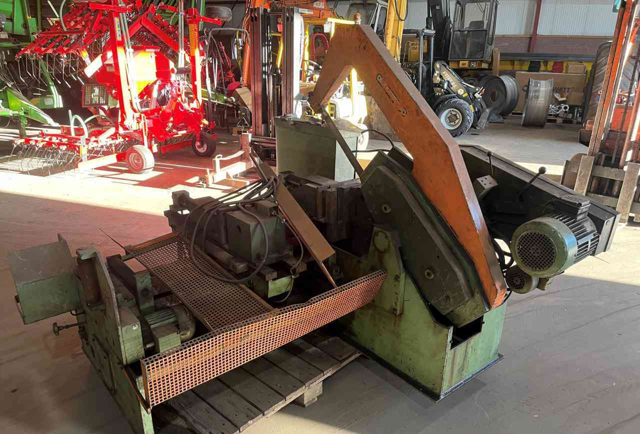 Kasto beugelzaagmachine diversen - Mașină: Foto 2 Kasto beugelzaagmachine diversen - Mașină: Foto 2