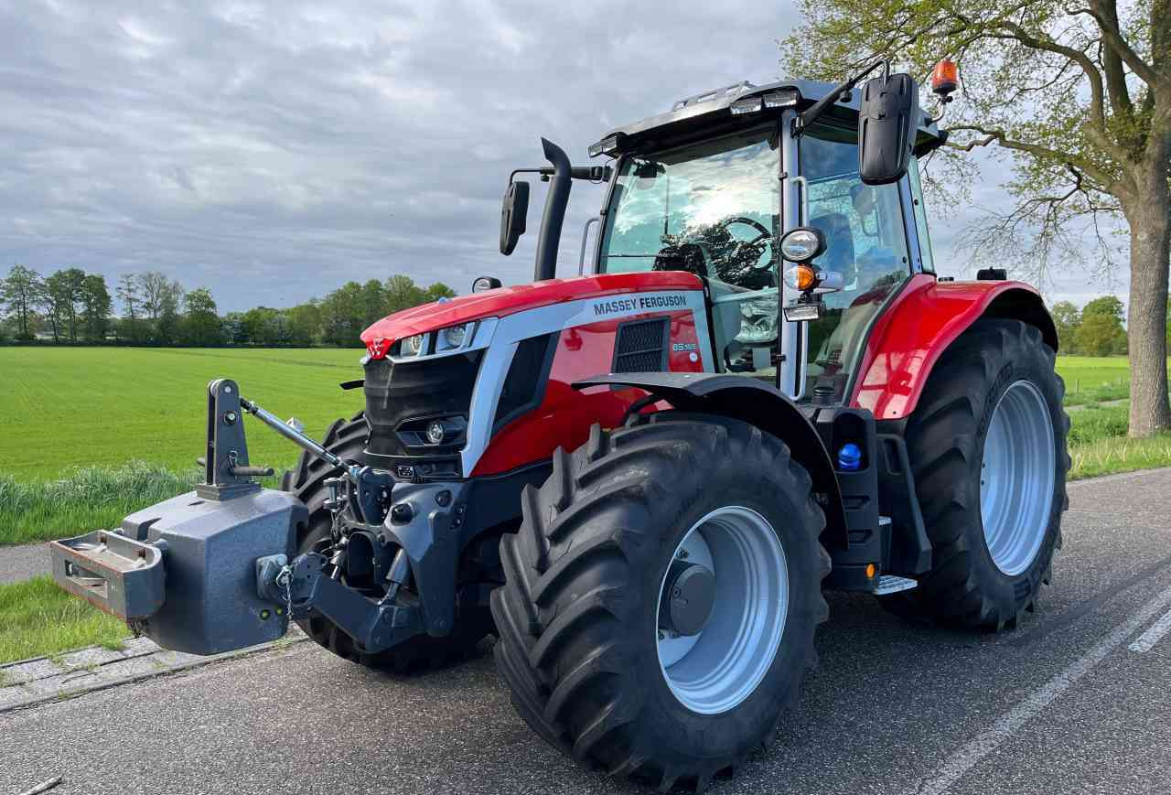 Massey Ferguson 6S.165 Dyna-6 Efficient - Tractor agricol: Foto 2 Massey Ferguson 6S.165 Dyna-6 Efficient - Tractor agricol: Foto 2