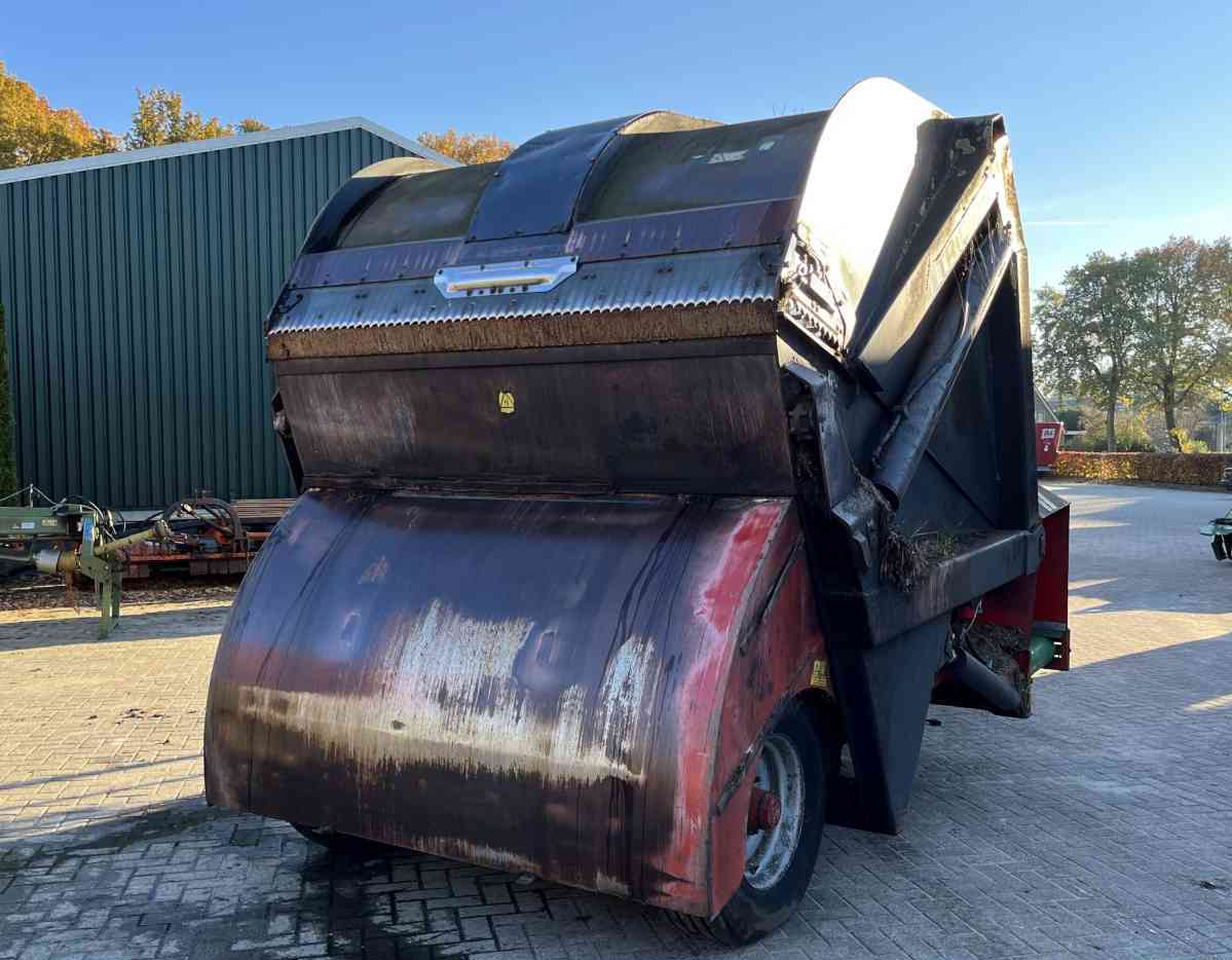 Trioliet Triomix 1200 zelfladende voermengwagen voermachines - Remorcă distribuit furaje: Foto 3 Trioliet Triomix 1200 zelfladende voermengwagen voermachines - Remorcă distribuit furaje: Foto 3