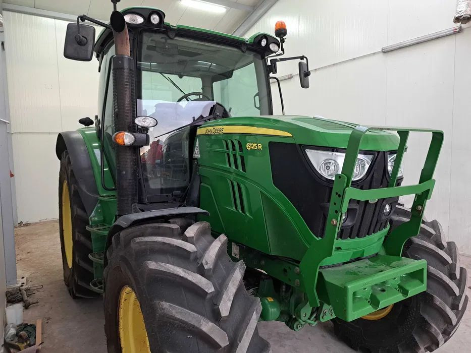 John Deere 6125R 2015 Rok - Tractor agricol: Foto 2 John Deere 6125R 2015 Rok - Tractor agricol: Foto 2