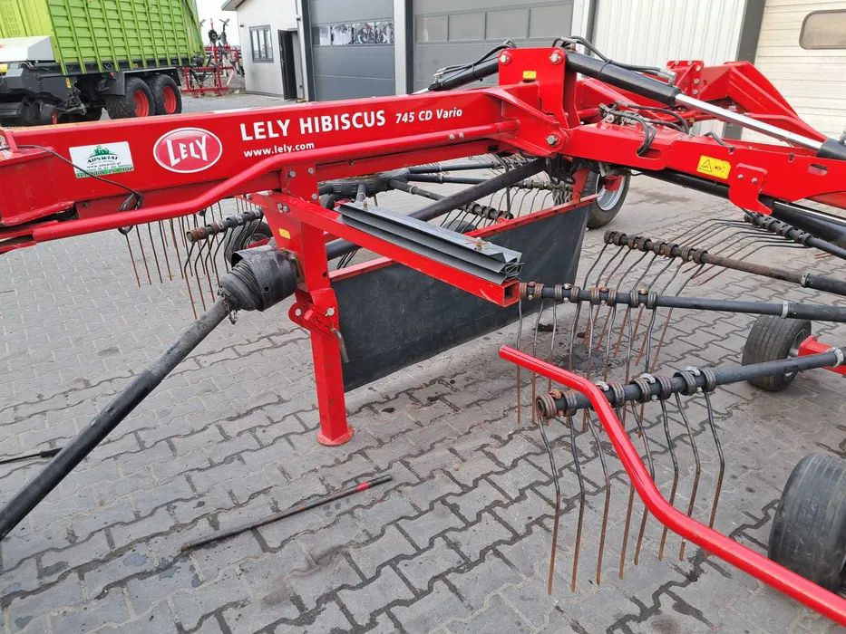 Lely hibiscus 745 CD Vario - Maşină de întors fânul: Foto 4 Lely hibiscus 745 CD Vario - Maşină de întors fânul: Foto 4