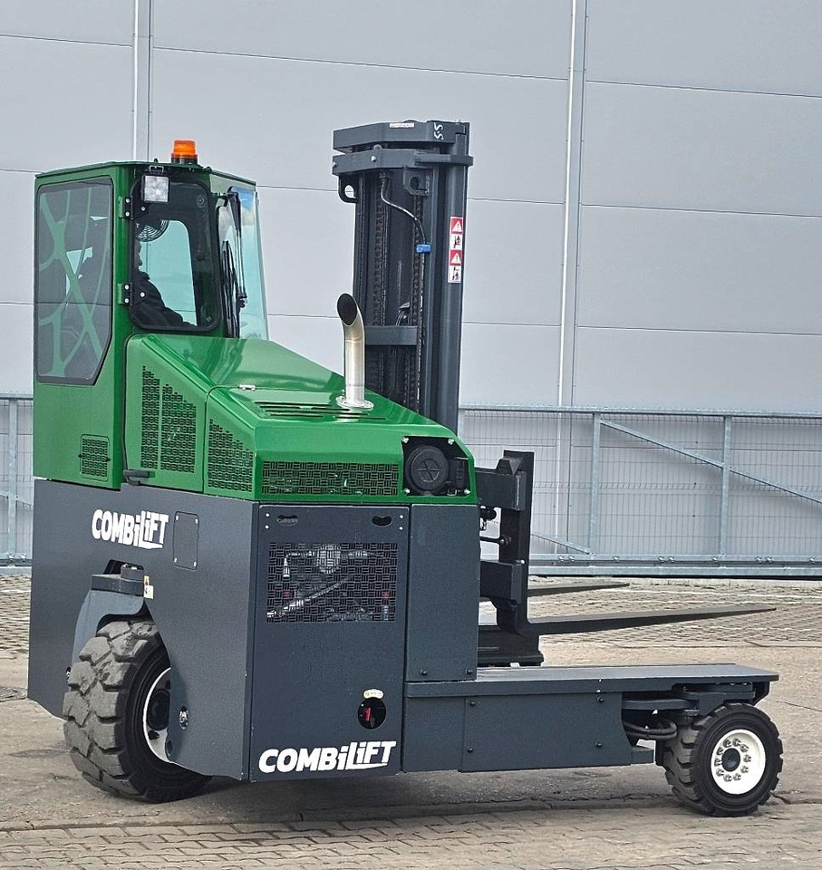 Combilift C 4000 D MK4 150 hrs RENTED - Stivuitor cu catarg retractabil, cu schimbare rapidă de direcţie: Foto 3 Combilift C 4000 D MK4 150 hrs RENTED - Stivuitor cu catarg retractabil, cu schimbare rapidă de direcţie: Foto 3