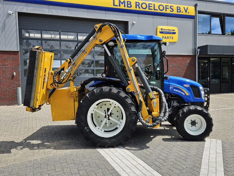 New Holland Boomer 3050 met Bos Maaiarm - Tractor mic: Foto 3 New Holland Boomer 3050 met Bos Maaiarm - Tractor mic: Foto 3