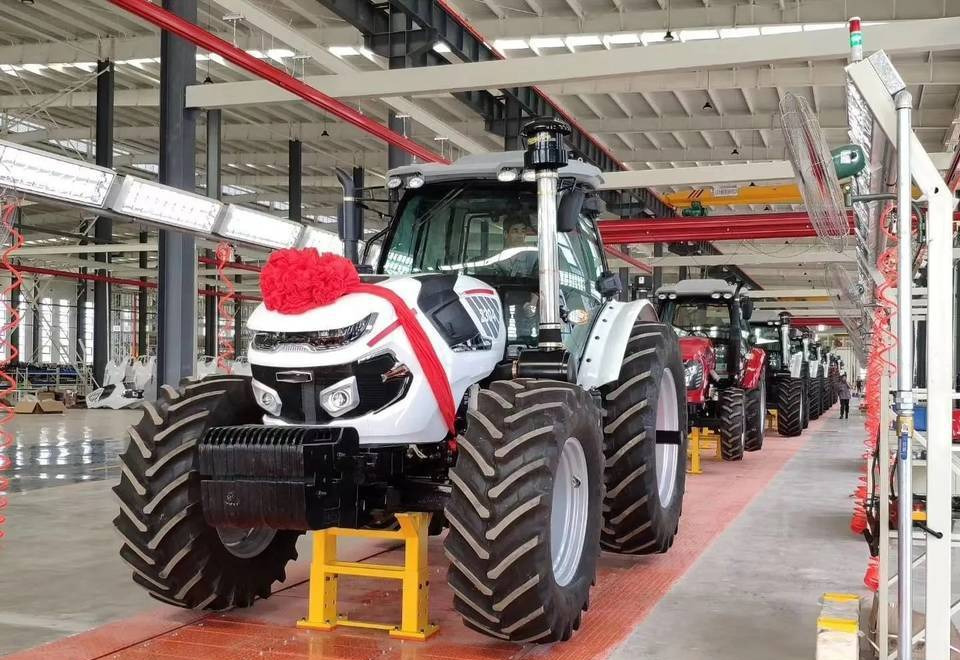 NEW MAXUS 200 HP Tractor 4x4 Warranty up to 10 Years НОВИЙ MAXUS 200 К.с. Трактор 4x4 Гарантія до 10 Років NOWY MAXUS 200 KM Ciągnik 4x4 Gwarancja do 10 LAT - Tractor agricol: Foto 1 NEW MAXUS 200 HP Tractor 4x4 Warranty up to 10 Years НОВИЙ MAXUS 200 К.с. Трактор 4x4 Гарантія до 10 Років NOWY MAXUS 200 KM Ciągnik 4x4 Gwarancja do 10 LAT - Tractor agricol: Foto 1