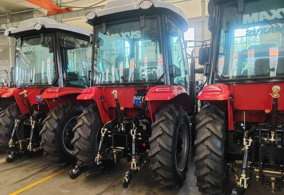 NEW MAXUS 70 HP 4x4 Export Tractor Warranty up to 10 YEARS НОВИЙ Трактор 70 К.с. 4x4 MAXUS Експорт Гарантія до 10 РОКІВ NOWY Ciągnik 70 KM 4x4 MAXUS Export Gwarancja do 10 LAT - Tractor agricol: Foto 1 NEW MAXUS 70 HP 4x4 Export Tractor Warranty up to 10 YEARS НОВИЙ Трактор 70 К.с. 4x4 MAXUS Експорт Гарантія до 10 РОКІВ NOWY Ciągnik 70 KM 4x4 MAXUS Export Gwarancja do 10 LAT - Tractor agricol: Foto 1
