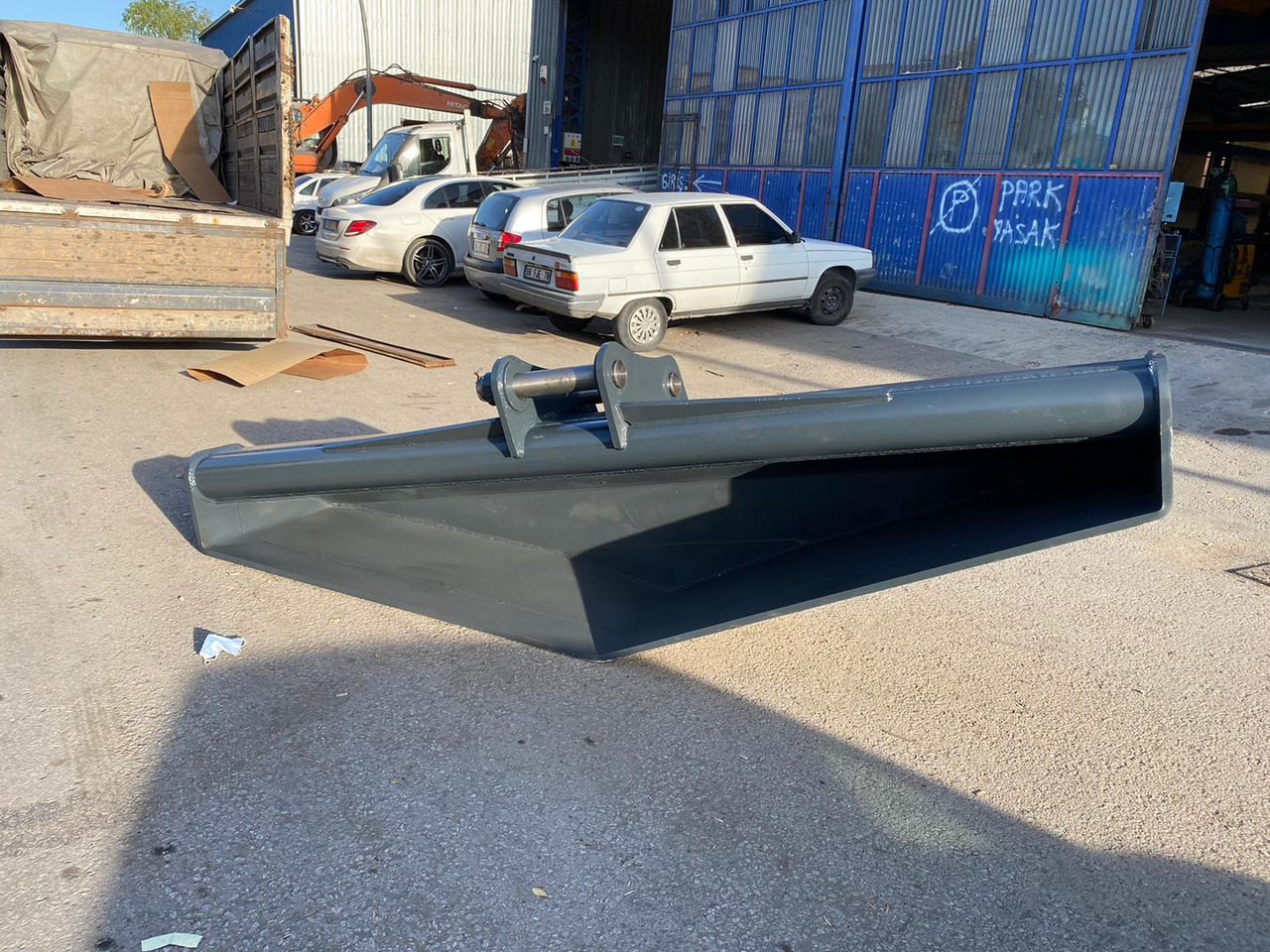 Komatsu PC200  - Cupă excavator pentru Utilaje constructii: Foto 1 Komatsu PC200  - Cupă excavator pentru Utilaje constructii: Foto 1