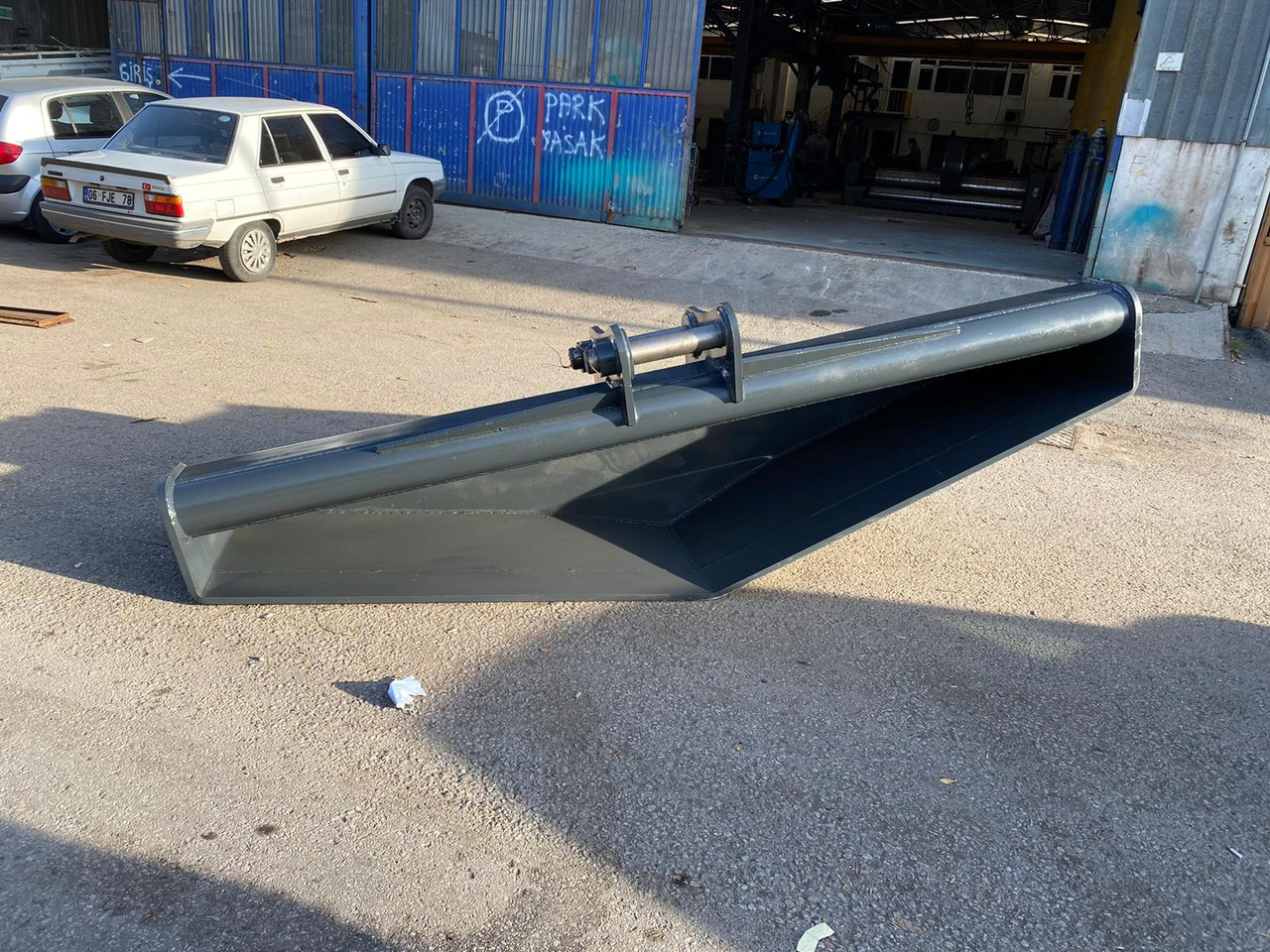 Komatsu PC200  - Cupă excavator pentru Utilaje constructii: Foto 3 Komatsu PC200  - Cupă excavator pentru Utilaje constructii: Foto 3