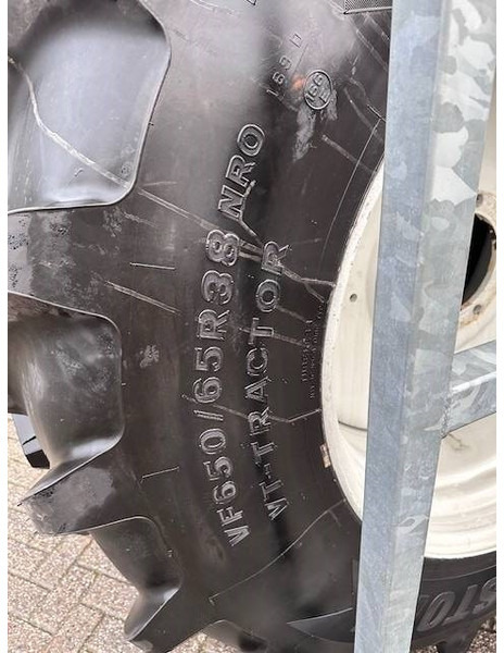Bridgestone 650/65 R38 + 540/65 R28 VF - Anvelope și jante pentru Utilaje agricole: Foto 4 Bridgestone 650/65 R38 + 540/65 R28 VF - Anvelope și jante pentru Utilaje agricole: Foto 4