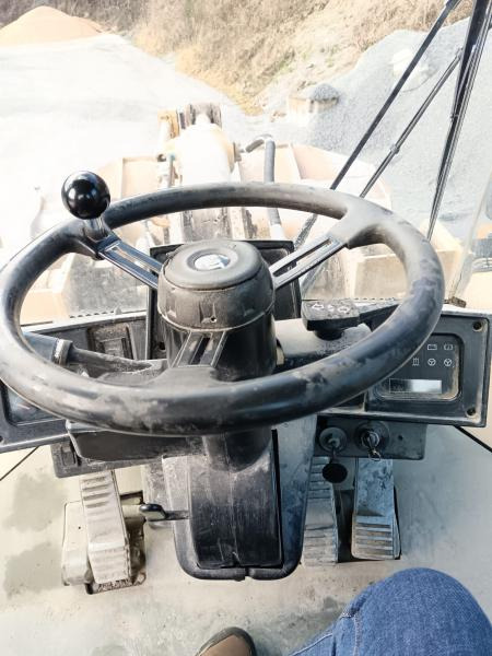 Încărcător frontal pe pneuri Caterpillar 962G 1: Foto 15