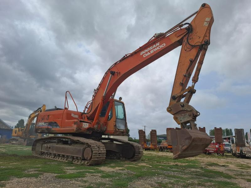 Doosan SOLAR 255LC-V - Excavator pe şenile: Foto 2 Doosan SOLAR 255LC-V - Excavator pe şenile: Foto 2