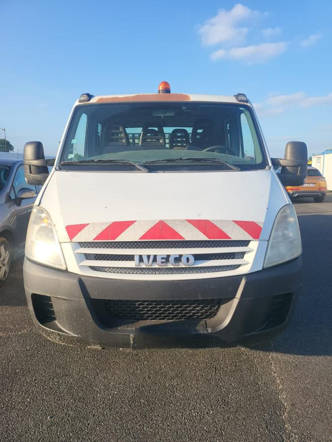 Iveco 35C12 - Autoutilitară basculantă: Foto 2 Iveco 35C12 - Autoutilitară basculantă: Foto 2