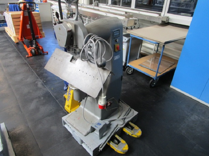 DRAHTHEFTMASCHINE HOHNER FAVORIT - Mașină de tipar: Foto 3 DRAHTHEFTMASCHINE HOHNER FAVORIT - Mașină de tipar: Foto 3