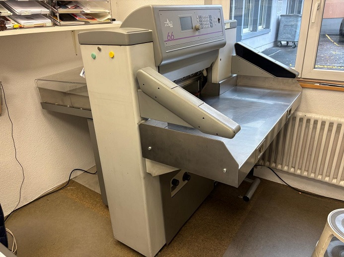POLAR 66 - Mașină de tăiat hârtie: Foto 1 POLAR 66 - Mașină de tăiat hârtie: Foto 1