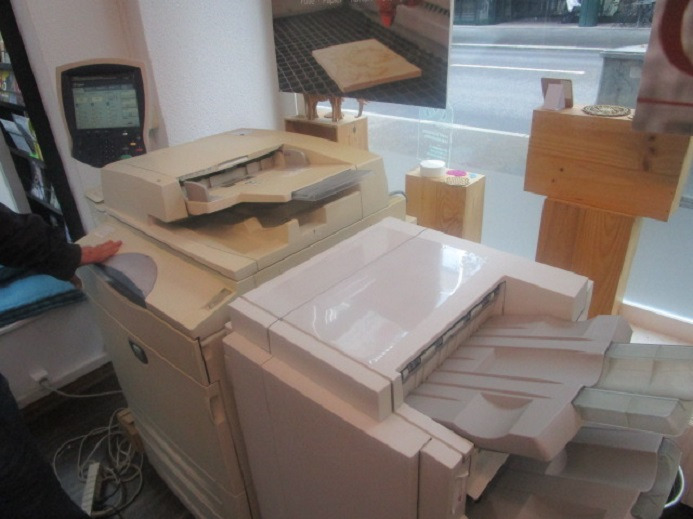 XEROX DC250 (Drucken, Kopieren, Scannen) mit Broschürenfinischer - Mașină de tipar: Foto 2 XEROX DC250 (Drucken, Kopieren, Scannen) mit Broschürenfinischer - Mașină de tipar: Foto 2