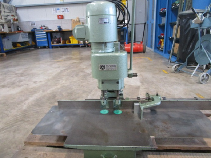 ZWEISPINDELBOHRMASCHINE HANG 136 D - Mașină de tipar: Foto 2 ZWEISPINDELBOHRMASCHINE HANG 136 D - Mașină de tipar: Foto 2
