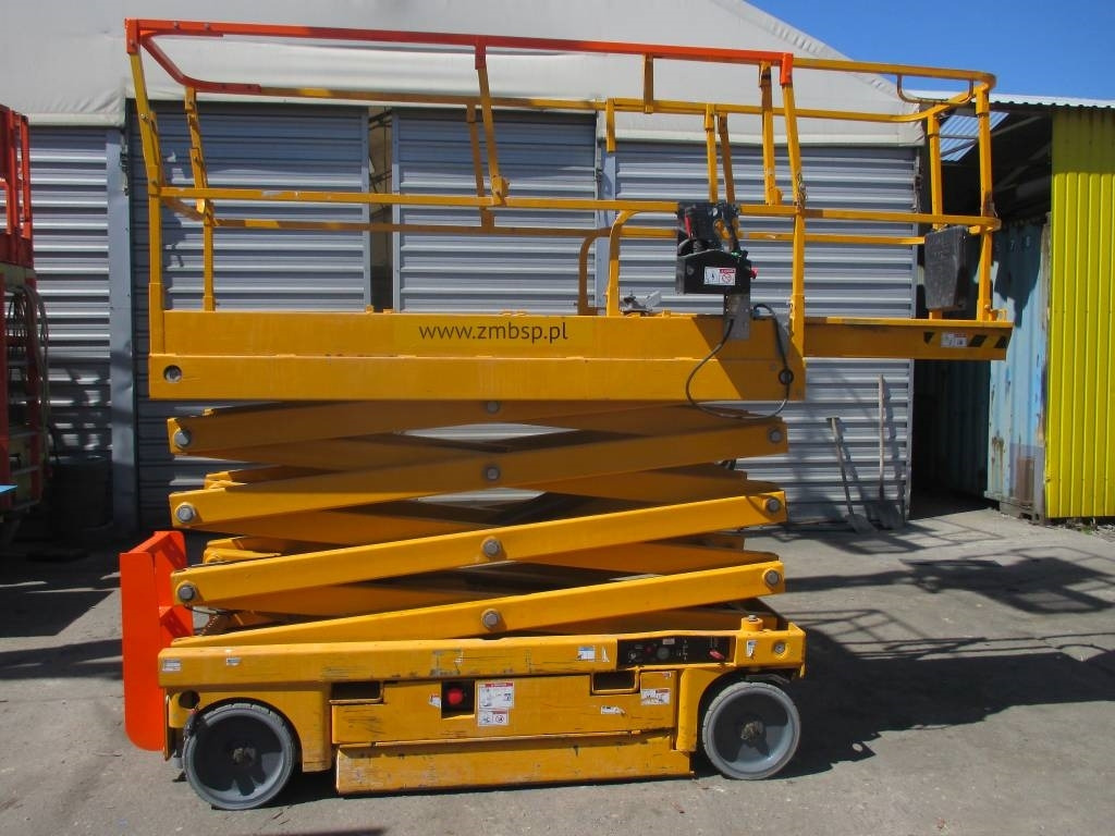 Haulotte Compact 10 N - Platforma foarfeca: Foto 1 Haulotte Compact 10 N - Platforma foarfeca: Foto 1