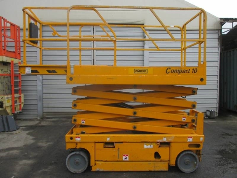 Haulotte Compact 10 - Platforma foarfeca: Foto 1 Haulotte Compact 10 - Platforma foarfeca: Foto 1
