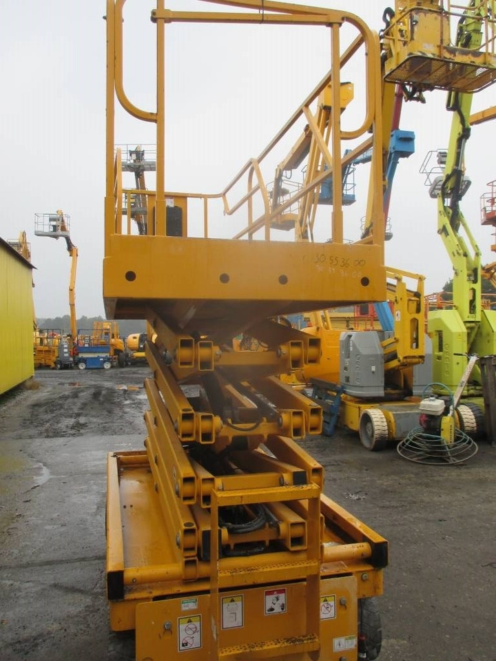 Haulotte Compact 12 - Platforma foarfeca: Foto 3 Haulotte Compact 12 - Platforma foarfeca: Foto 3