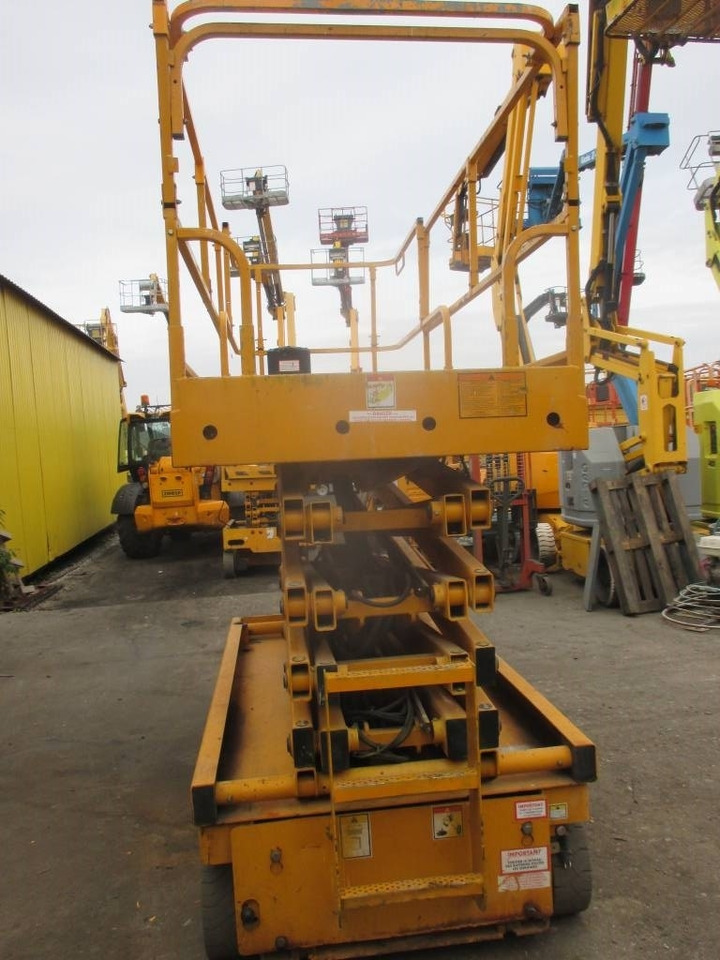 Haulotte Compact 12 - Platforma foarfeca: Foto 3 Haulotte Compact 12 - Platforma foarfeca: Foto 3