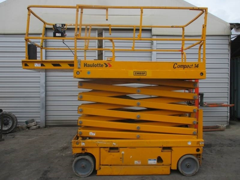 Haulotte Compact 14 - Platforma foarfeca: Foto 1 Haulotte Compact 14 - Platforma foarfeca: Foto 1