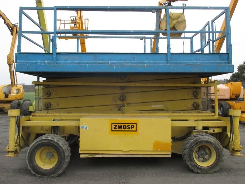 Holland Lift B 165 DL 24 - Platforma foarfeca: Foto 2 Holland Lift B 165 DL 24 - Platforma foarfeca: Foto 2
