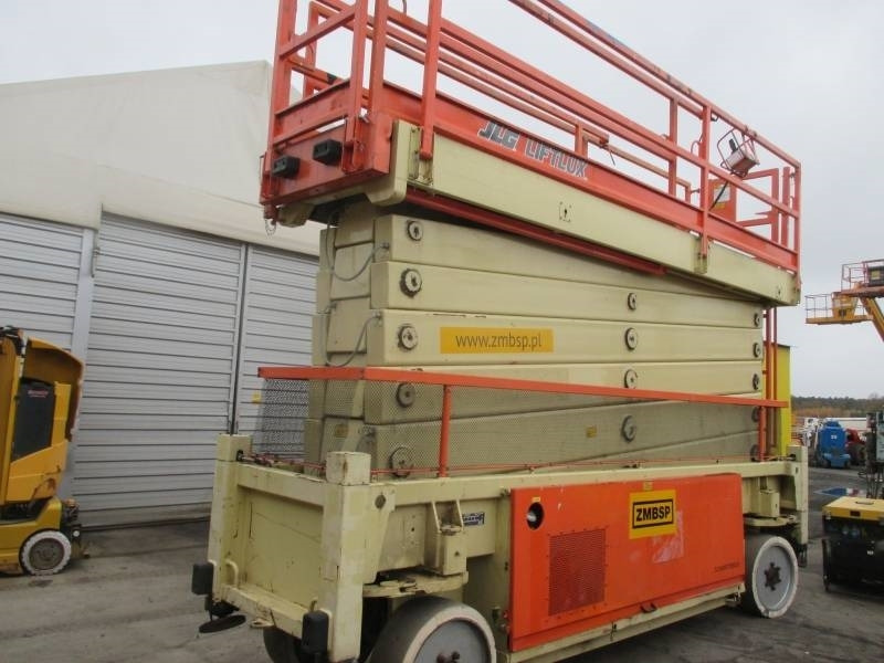 JLG Liftlux 245-12 - Platforma foarfeca: Foto 3 JLG Liftlux 245-12 - Platforma foarfeca: Foto 3