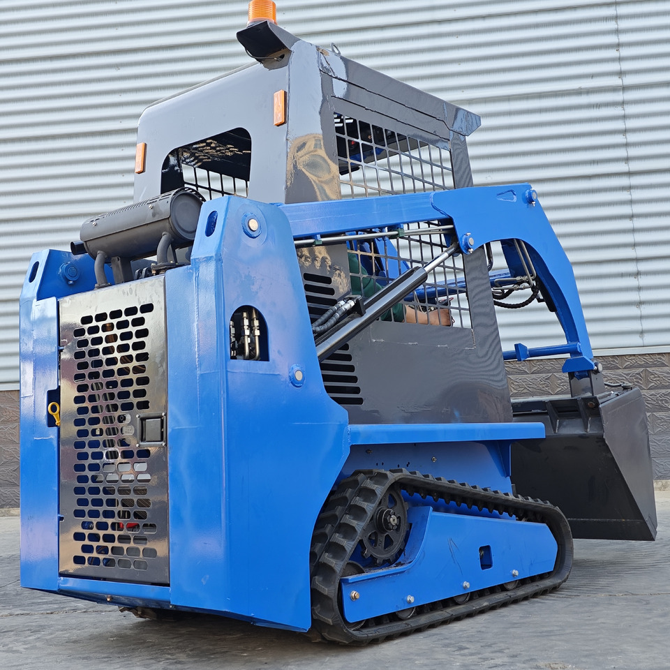 LEZUM LA670 Mini Small Skid Steer Loader Compact Track Diesel Mini Skid Steer Loader For Sale With Small Mini Skid Steer Attachments 4 In 1 Bucket - Mini încărcător: Foto 5 LEZUM LA670 Mini Small Skid Steer Loader Compact Track Diesel Mini Skid Steer Loader For Sale With Small Mini Skid Steer Attachments 4 In 1 Bucket - Mini încărcător: Foto 5
