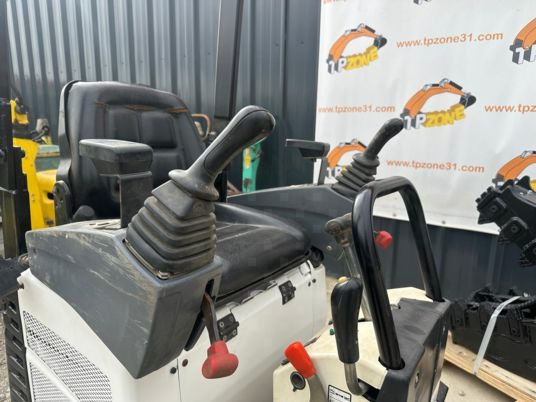Bobcat E10 Joystick à 12500€ HT - Mini excavator: Foto 3 Bobcat E10 Joystick à 12500€ HT - Mini excavator: Foto 3