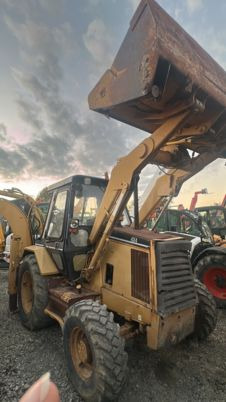 Caterpillar 428 à 13500 € HT - Buldoexcavator: Foto 1 Caterpillar 428 à 13500 € HT - Buldoexcavator: Foto 1