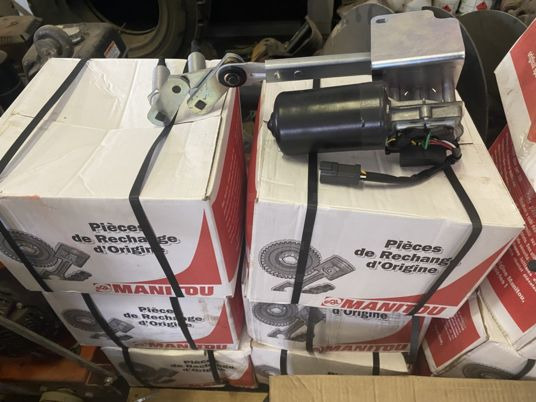Moteur d’essuie-glace manitou - Ștergător pentru Stivuitor: Foto 1 Moteur d’essuie-glace manitou - Ștergător pentru Stivuitor: Foto 1