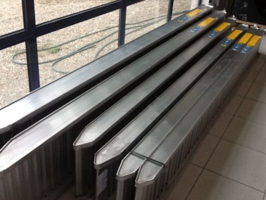 Rampes de chargement en alu neuves mini pelle tracteur .... - Rampă de încărcare: Foto 5 Rampes de chargement en alu neuves mini pelle tracteur .... - Rampă de încărcare: Foto 5