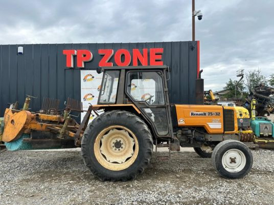 Renault TRACTEUR 75-32 à 9900 € HT - Tractor agricol: Foto 1 Renault TRACTEUR 75-32 à 9900 € HT - Tractor agricol: Foto 1
