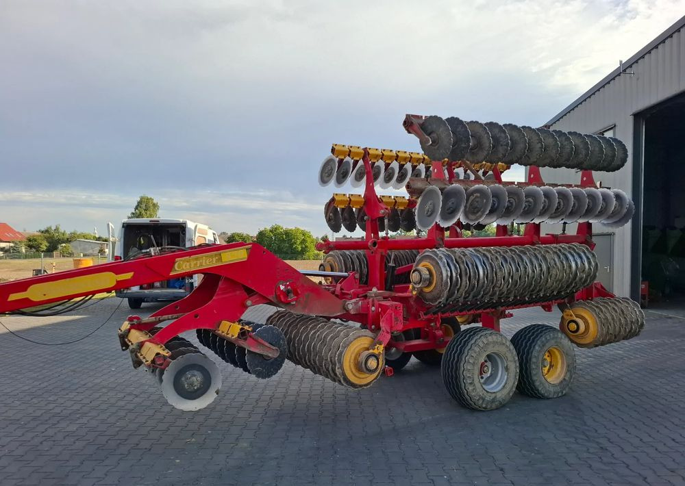 Väderstad Carrier 820 2011 rok , Nowe Talerze , Nie Malowany , Stan Bardzo Dobry - Maşină pentru prelucrarea solului: Foto 5 Väderstad Carrier 820 2011 rok , Nowe Talerze , Nie Malowany , Stan Bardzo Dobry - Maşină pentru prelucrarea solului: Foto 5