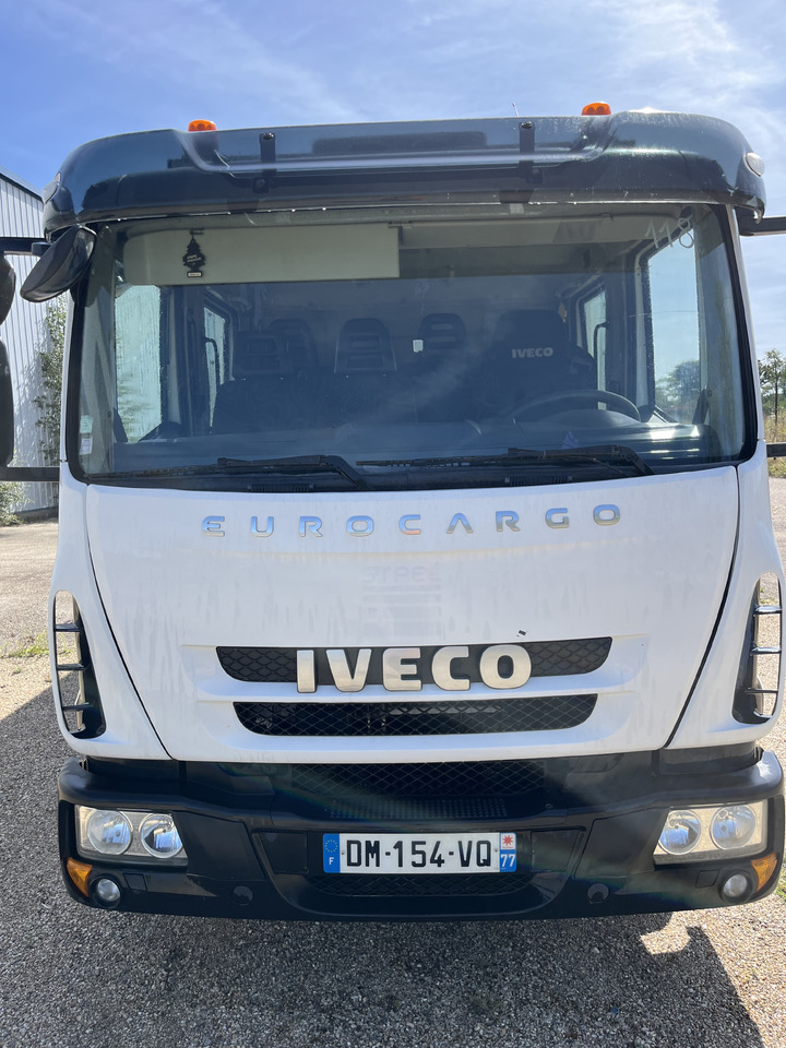 Iveco Eurocargo 100E22 caisse double cabine 7 places - Camion furgon: Foto 2 Iveco Eurocargo 100E22 caisse double cabine 7 places - Camion furgon: Foto 2