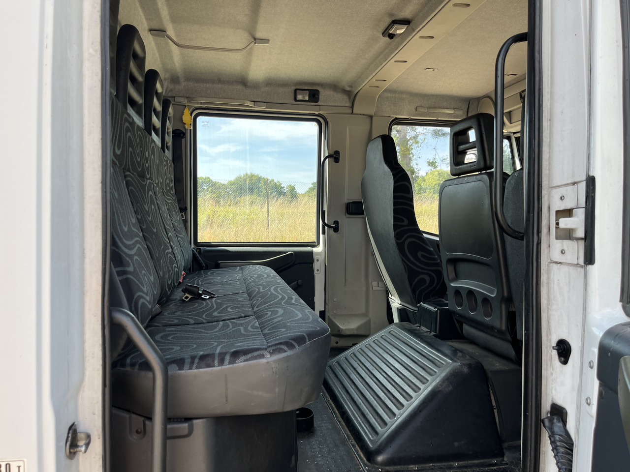 Iveco Eurocargo 100E22 caisse double cabine 7 places - Camion furgon: Foto 5 Iveco Eurocargo 100E22 caisse double cabine 7 places - Camion furgon: Foto 5