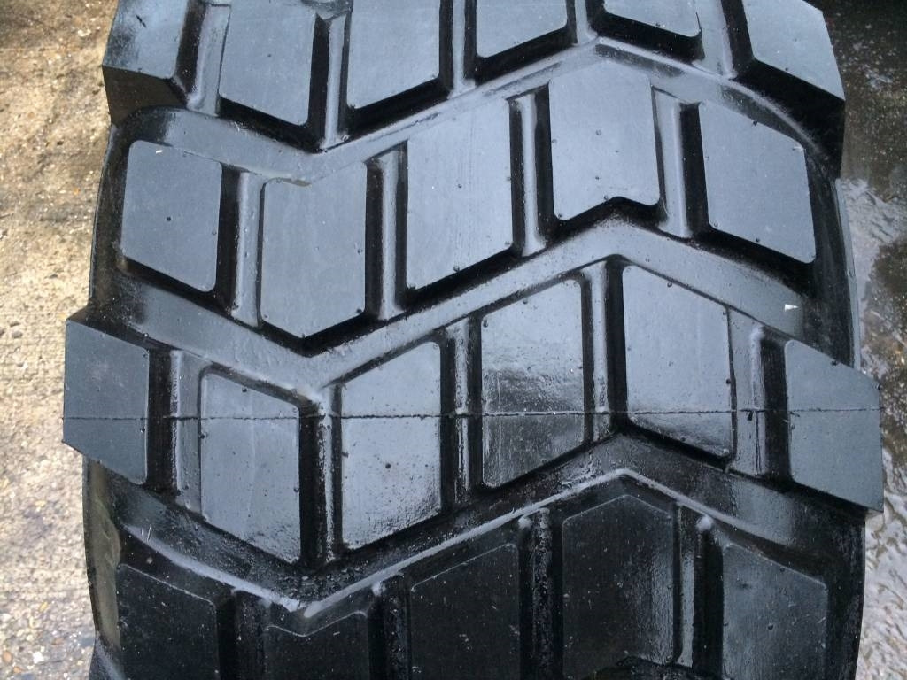 Michelin 525/65R20.5 XS - RECAP - Anvelopă pentru Utilaje agricole: Foto 3 Michelin 525/65R20.5 XS - RECAP - Anvelopă pentru Utilaje agricole: Foto 3