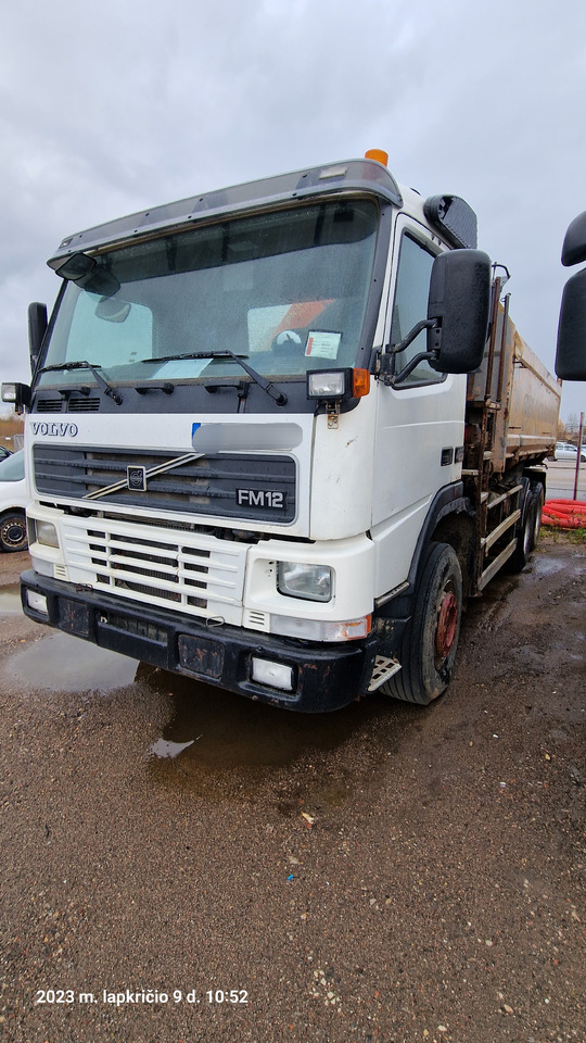 VOLVO FM 12 6x6 - Camion basculantă: Foto 4 VOLVO FM 12 6x6 - Camion basculantă: Foto 4