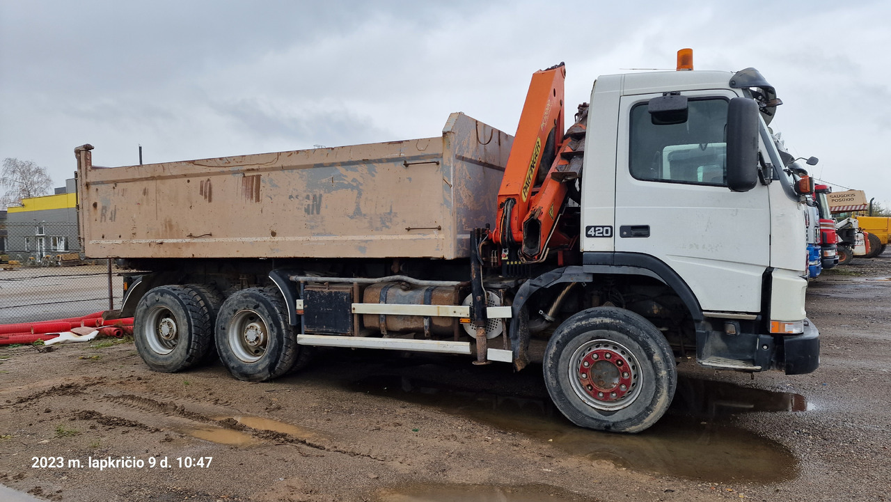 VOLVO FM 12 6x6 - Camion basculantă: Foto 2 VOLVO FM 12 6x6 - Camion basculantă: Foto 2