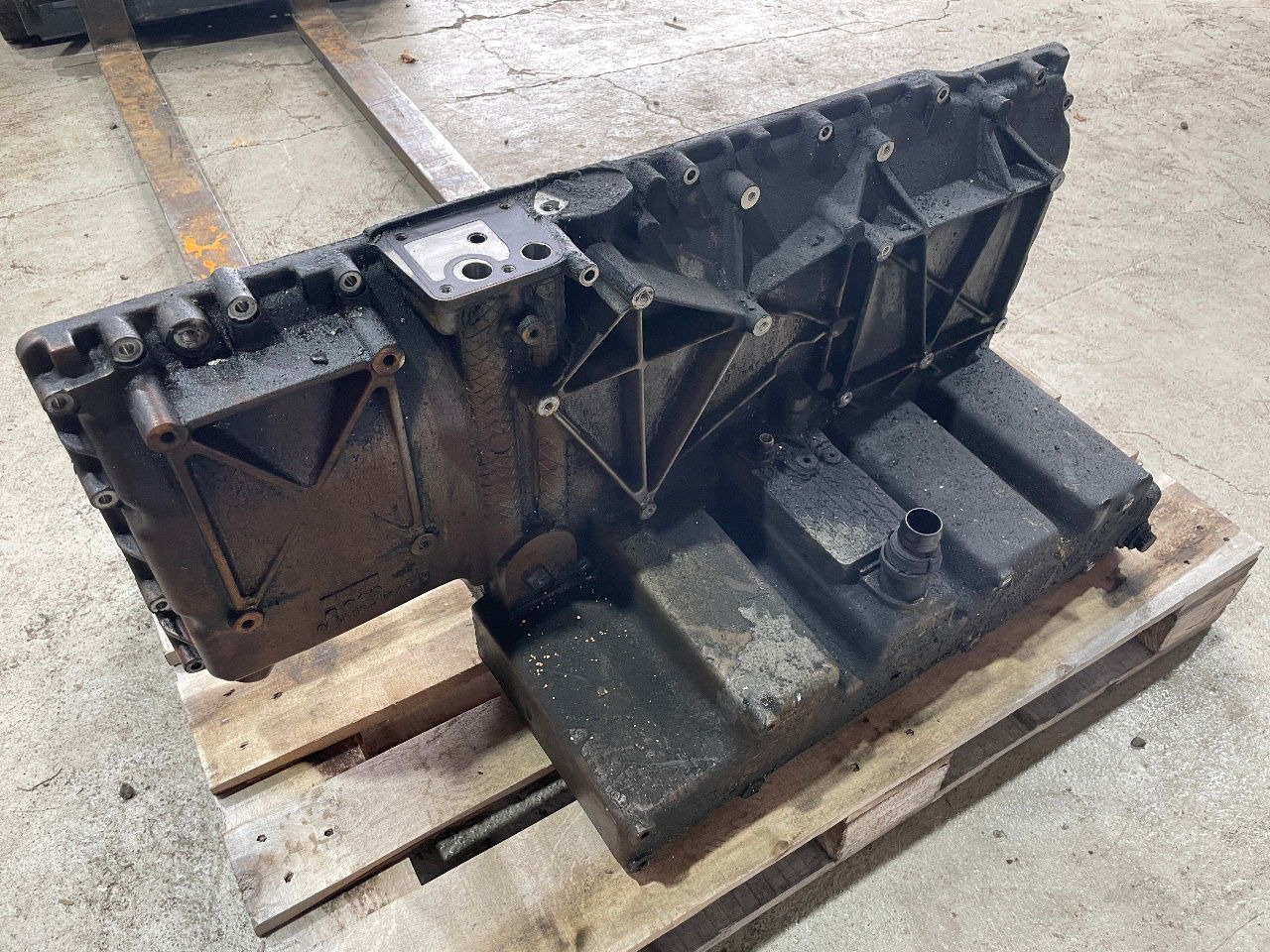 MAN Ölwanne MAN Motor D2066 D 2066HLA EEV Euro 6 LUH 52 LUH 50 - Baie de ulei pentru Autobuz: Foto 3 MAN Ölwanne MAN Motor D2066 D 2066HLA EEV Euro 6 LUH 52 LUH 50 - Baie de ulei pentru Autobuz: Foto 3