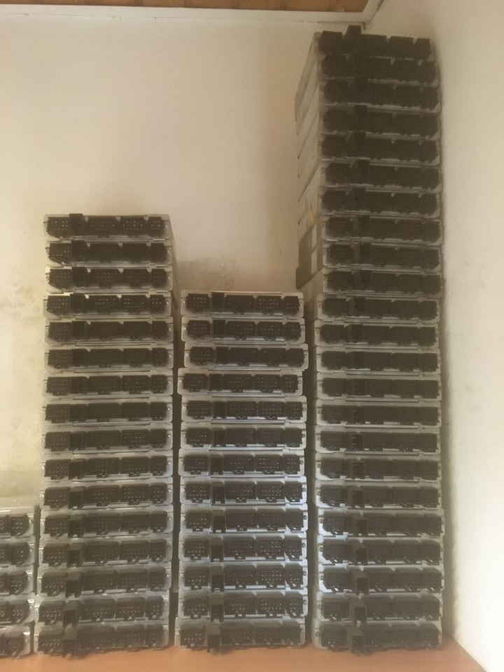 Mercedes-Benz Temic A0004460803 FPS 3.1 Steuergerät A 000 446 08 03 - Sistem electric pentru Autobuz: Foto 3 Mercedes-Benz Temic A0004460803 FPS 3.1 Steuergerät A 000 446 08 03 - Sistem electric pentru Autobuz: Foto 3