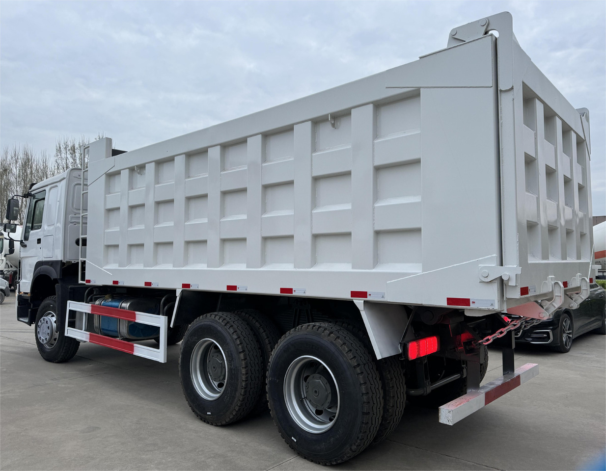 Sinotruk HOWO 371 dump truck tipper - Camion basculantă: Foto 2 Sinotruk HOWO 371 dump truck tipper - Camion basculantă: Foto 2