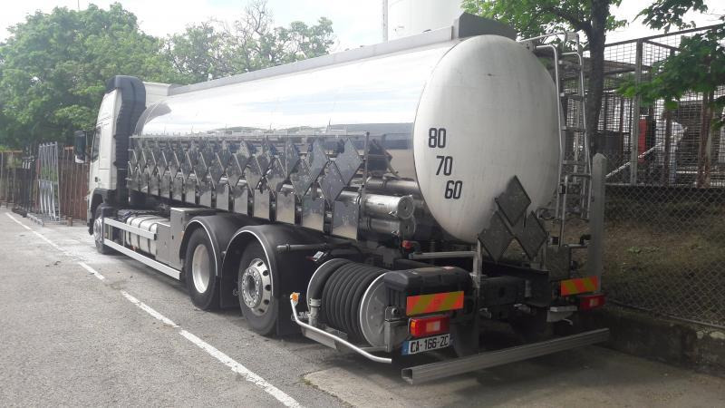 Volvo FM12 450 - Camion cisternă: Foto 2 Volvo FM12 450 - Camion cisternă: Foto 2