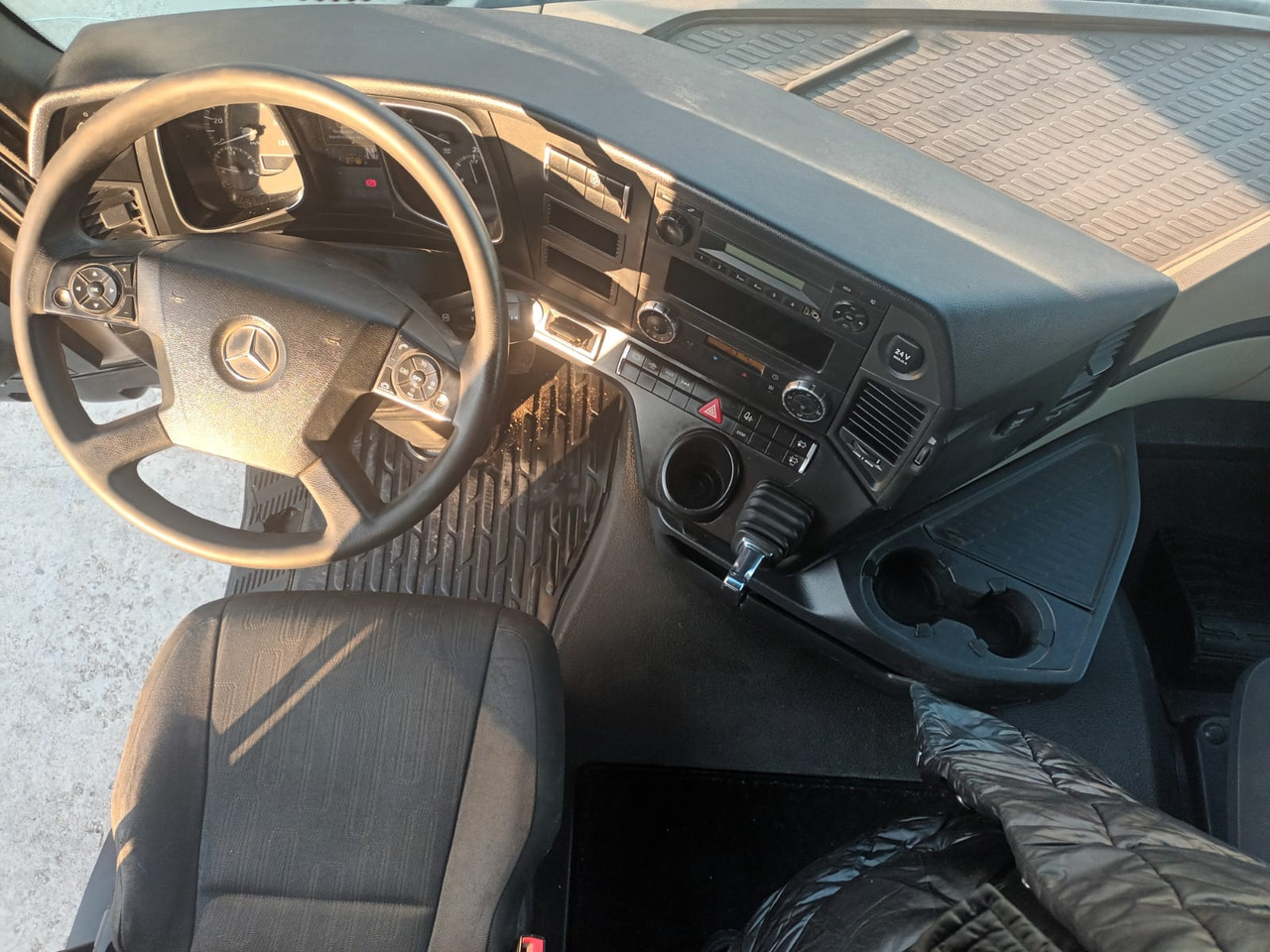 Tractor Head Mercedes-Benz Actros (2014) + Semi-trailer Tipper Meiller – Kipper (2004) - Cap tractor: Foto 2 Tractor Head Mercedes-Benz Actros (2014) + Semi-trailer Tipper Meiller – Kipper (2004) - Cap tractor: Foto 2