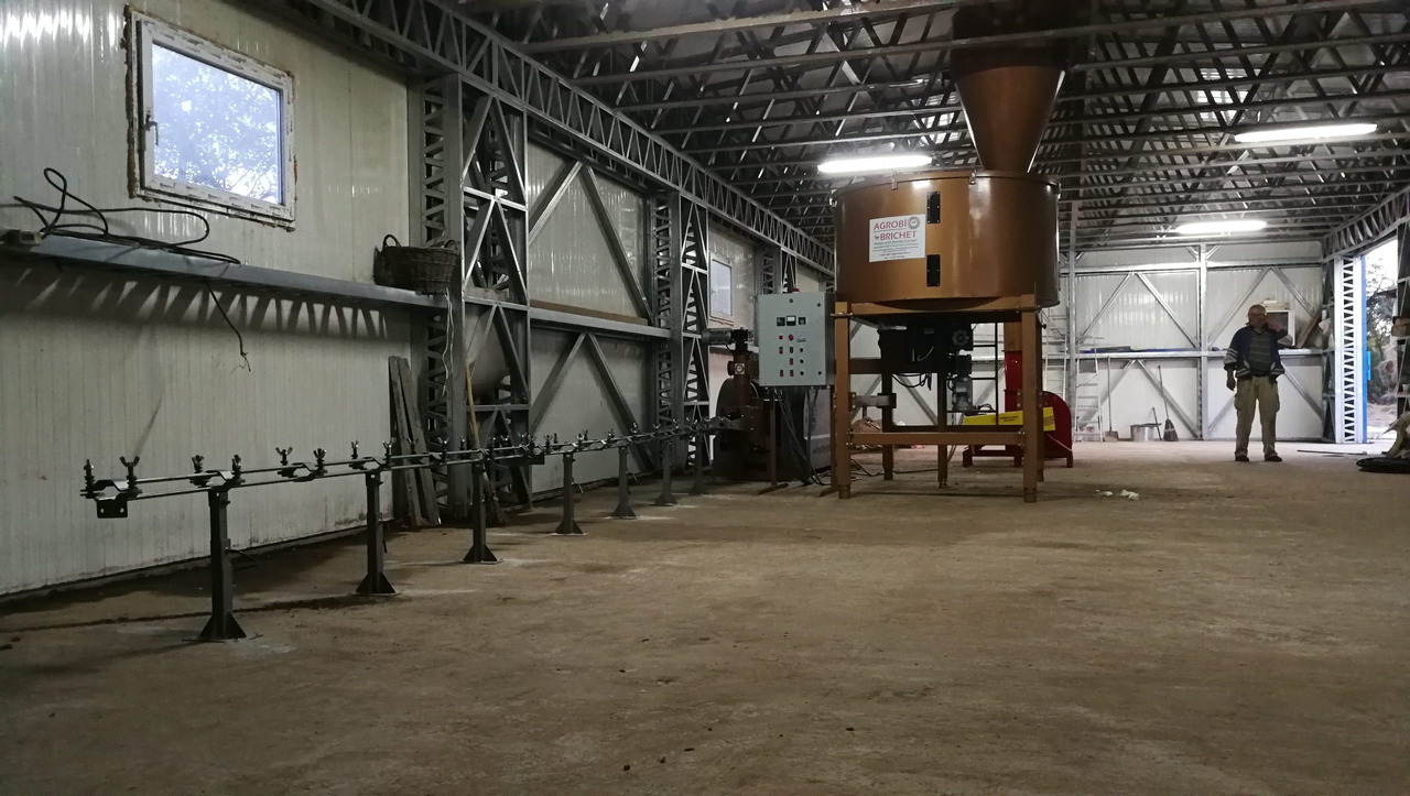 Briquetting Technology BT 060-400 BRIQUETTES PRODUCT LINE - Echipament industrial: Foto 3 Briquetting Technology BT 060-400 BRIQUETTES PRODUCT LINE - Echipament industrial: Foto 3