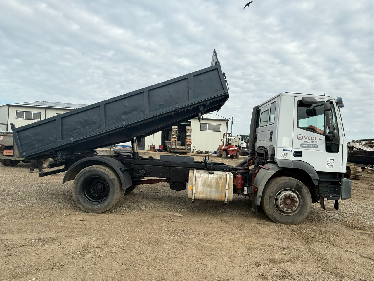 IVECO EUROTRAKKER TIPPER - Camion basculantă: Foto 2 IVECO EUROTRAKKER TIPPER - Camion basculantă: Foto 2