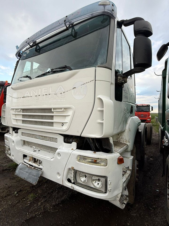IVECO TRAKKER CHASSIS - Camion şasiu: Foto 1 IVECO TRAKKER CHASSIS - Camion şasiu: Foto 1