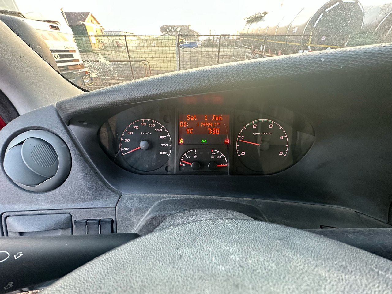 Autoutilitară basculantă Iveco Daily Van: Foto 9