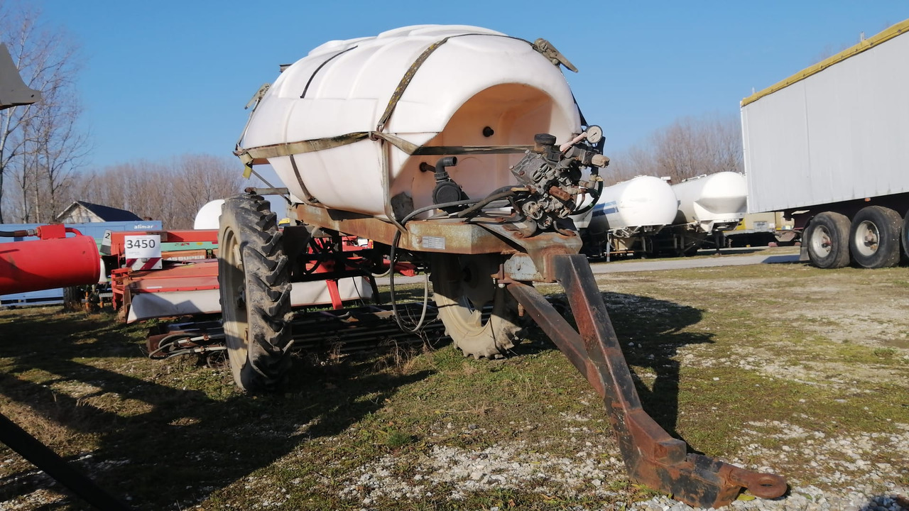MET Wirax Sprayer 2000 - Maşină de erbicidat tractata: Foto 2 MET Wirax Sprayer 2000 - Maşină de erbicidat tractata: Foto 2