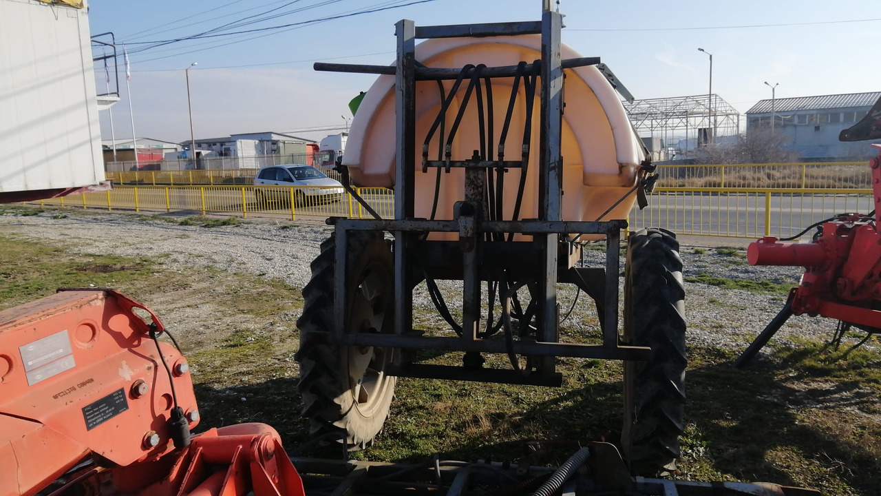 MET Wirax Sprayer 2000 - Maşină de erbicidat tractata: Foto 4 MET Wirax Sprayer 2000 - Maşină de erbicidat tractata: Foto 4